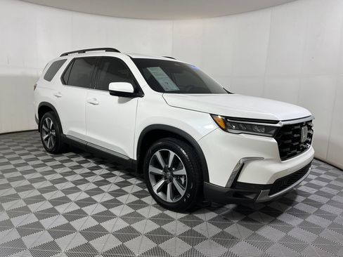 Certified 2025 Honda Pilot Elite image 6