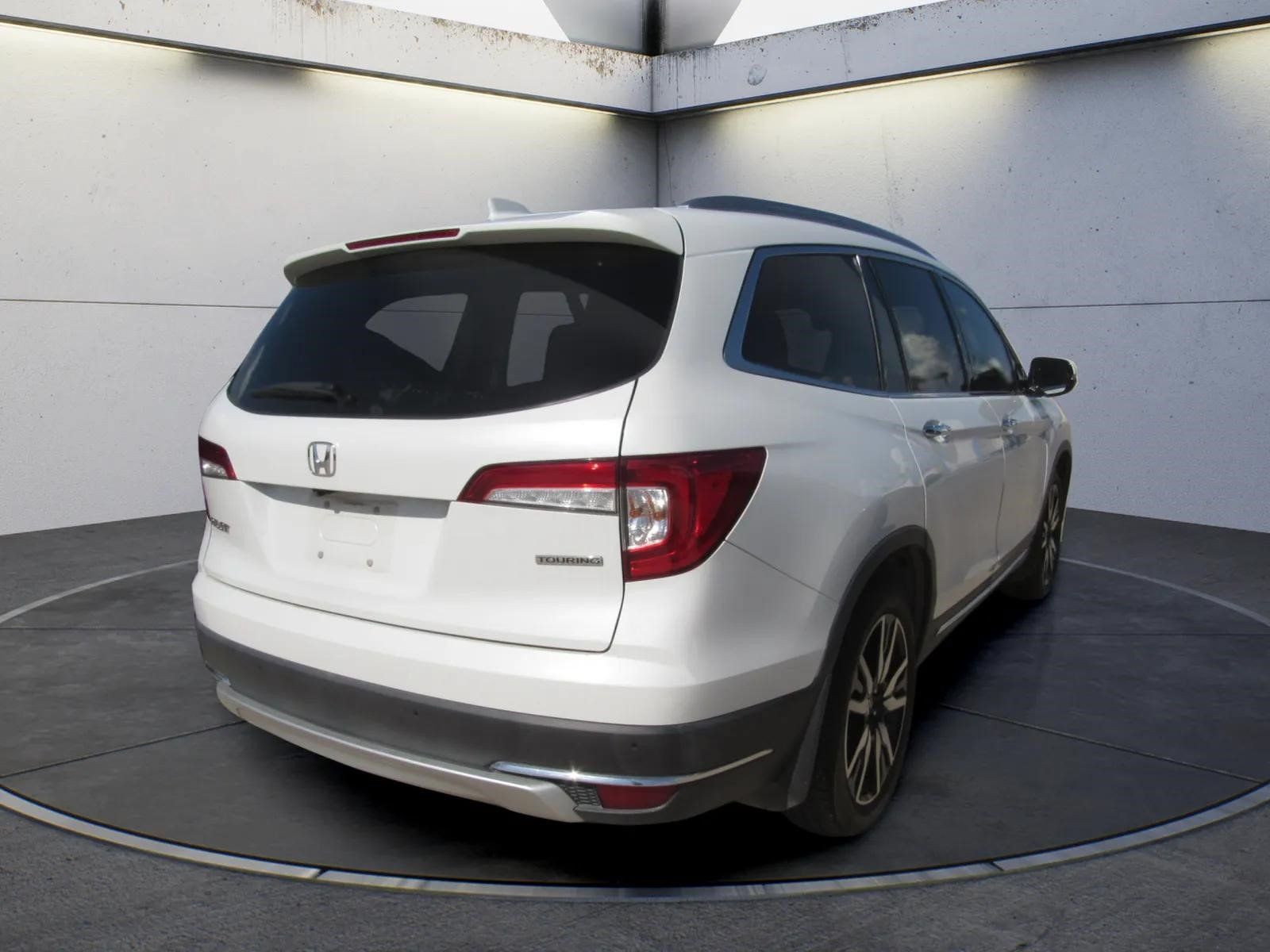Used 2021 Honda Pilot Touring image 3