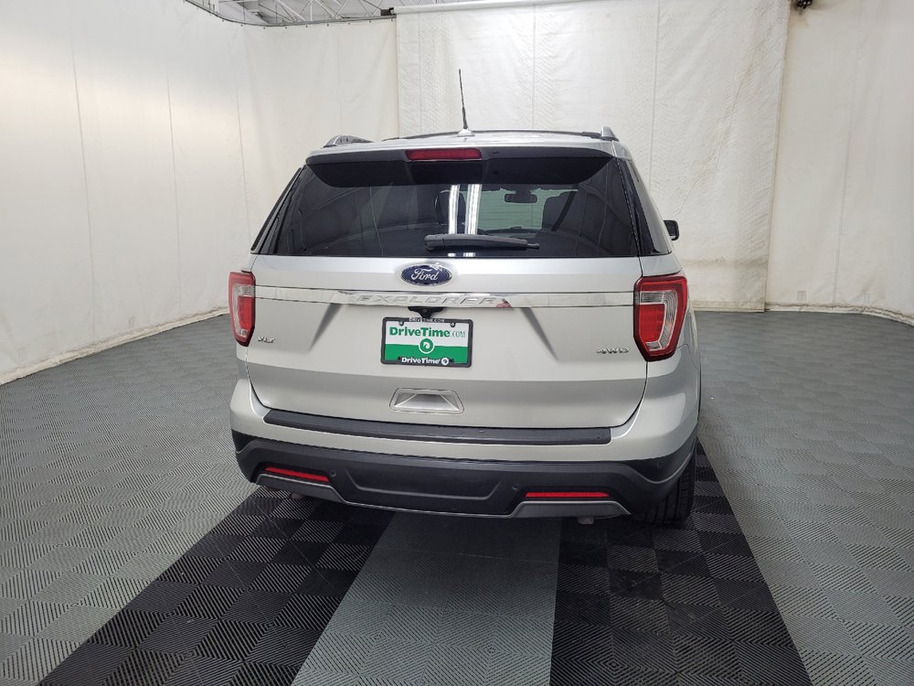 Used 2019 Ford Explorer XLT w/ Equipment Group 202A AWD/4WD image 7