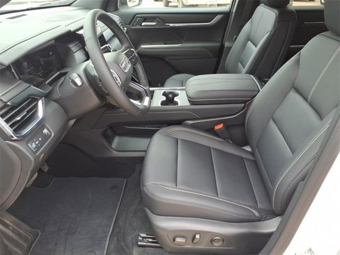 Used 2025 GMC Acadia Elevation w/ Elevation Premium Package image 12