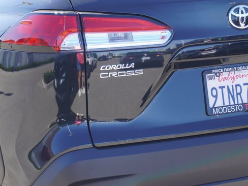Used 2025 Toyota Corolla Cross L FWD image 9