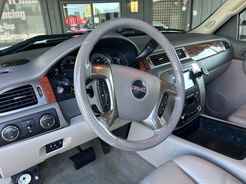 Used 2007 GMC Sierra 2500 SLT w/ Z71 Off-Road Package AWD/4WD image 13