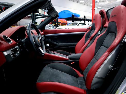 Used 2023 Porsche 718 Boxster Spyder image 25