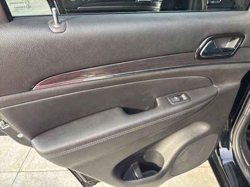 Used 2020 Jeep Grand Cherokee Overland AWD/4WD image 27