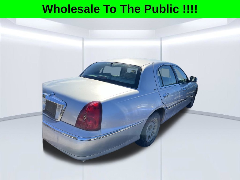 Used 1999 Lincoln Town Car Cartier RWD image 4