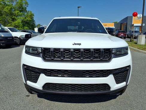 New 2026 Jeep Grand Cherokee L 4WD image 10