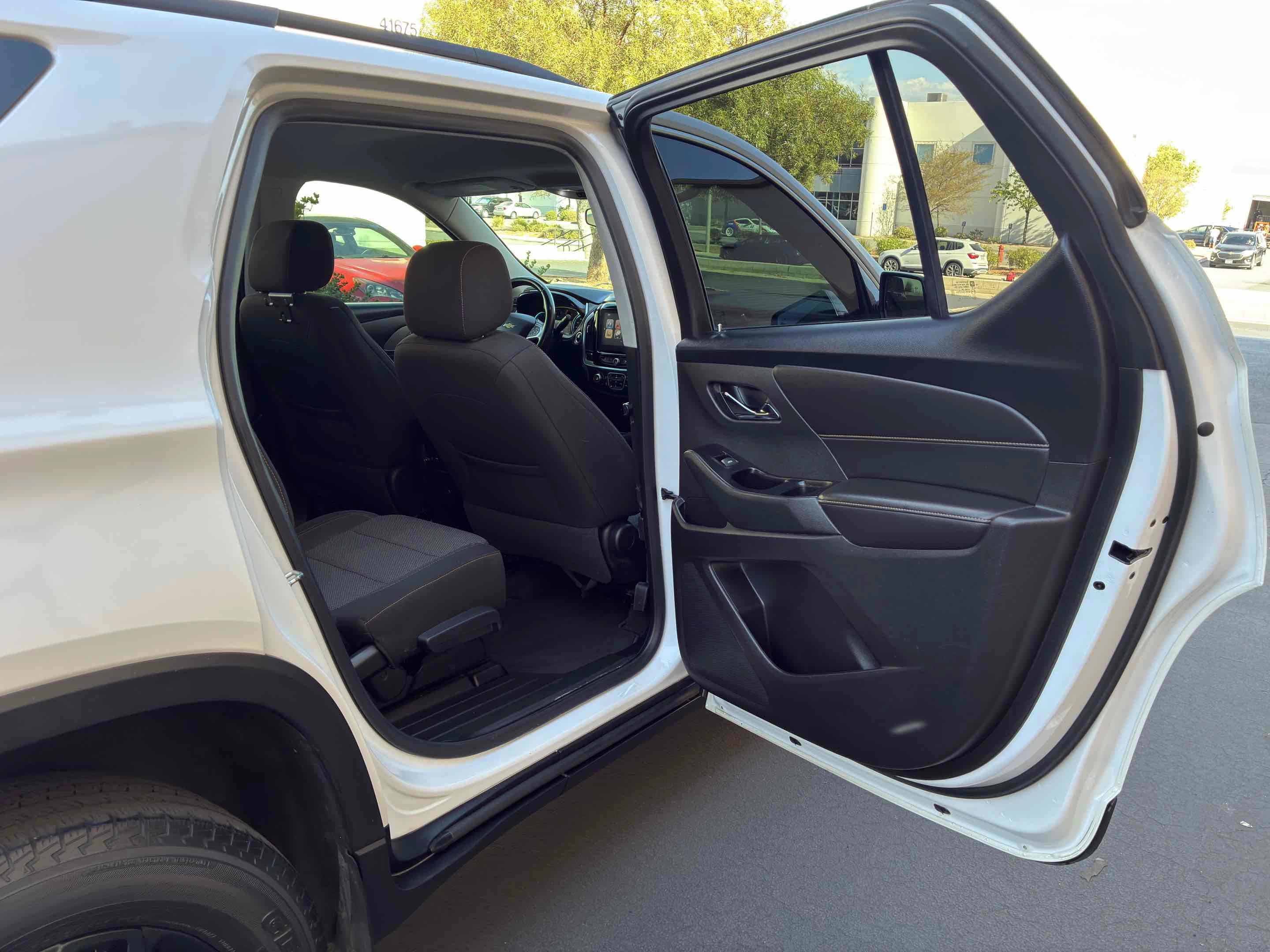 Used 2019 Chevrolet Traverse LT FWD image 46