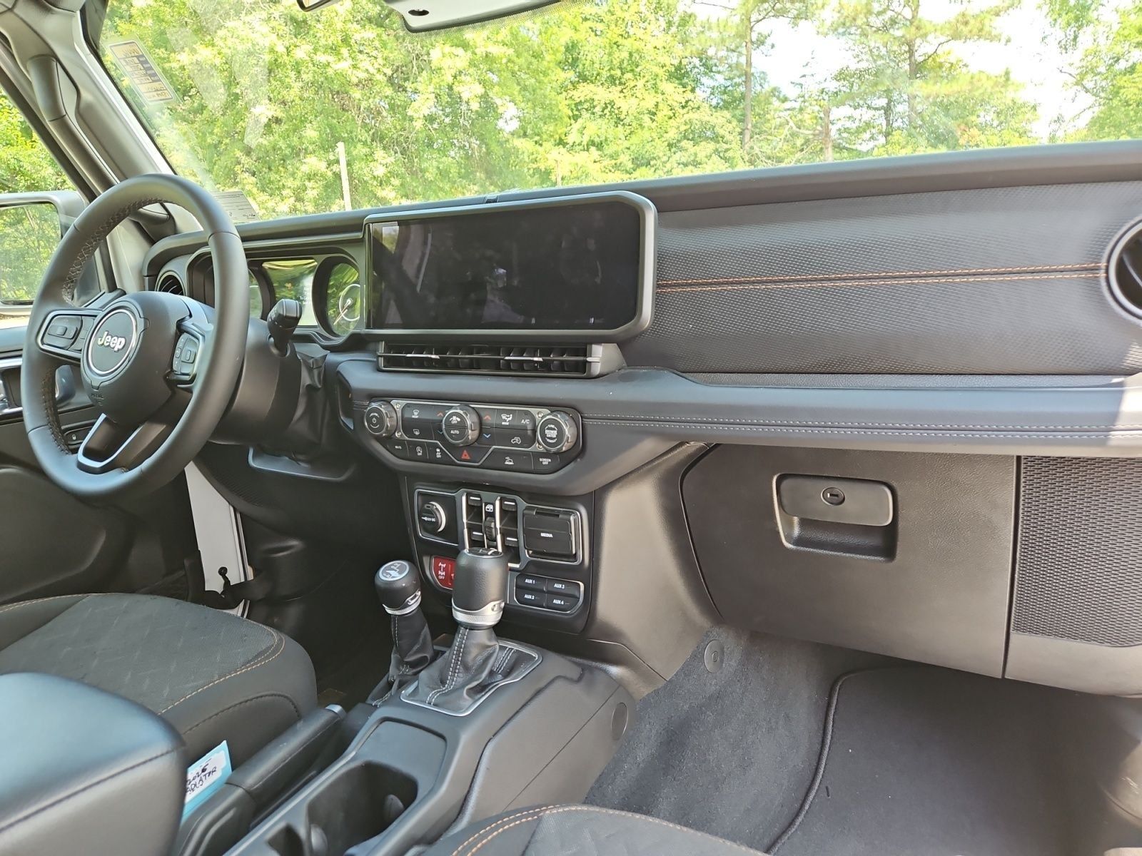 Used 2026 Jeep Gladiator Mojave AWD/4WD image 16