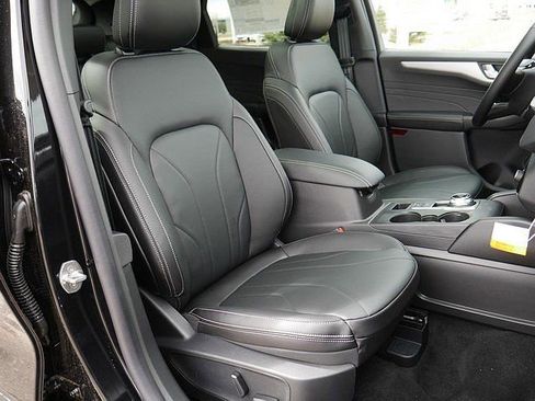 New 2025 Ford Escape SE w/ PHEV Premium Package FWD image 32