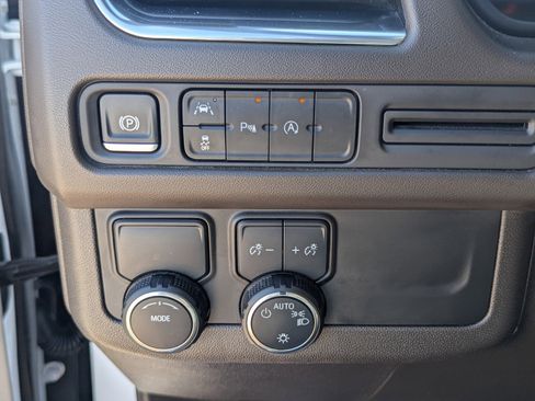 Used 2024 Chevrolet Suburban LT image 16