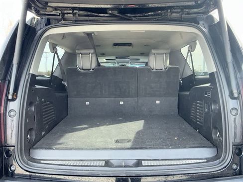 Used 2018 Chevrolet Suburban LT image 23