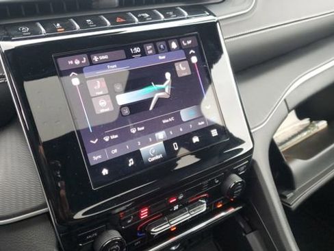 Certified 2024 Jeep Grand Cherokee L Altitude image 12