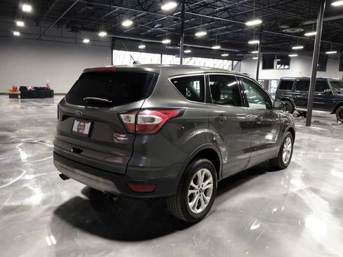 Used 2017 Ford Escape SE w/ SE Cold Weather Package AWD/4WD image 7