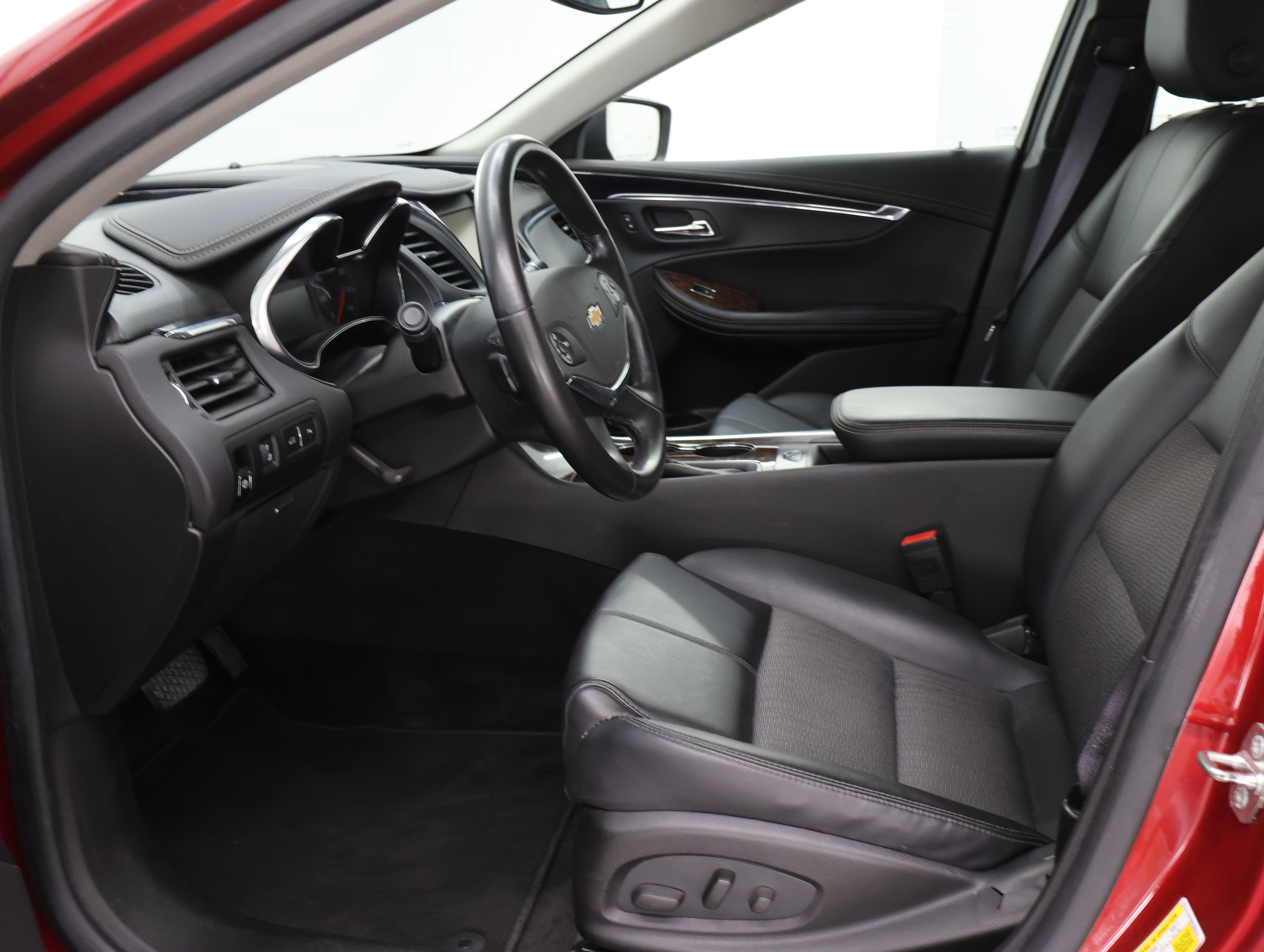 Used 2015 Chevrolet Impala LT w/ Convenience Package FWD image 8