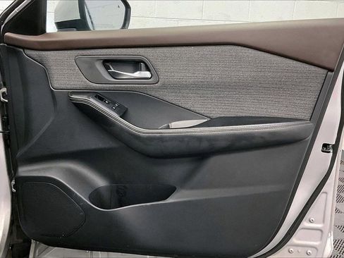 Used 2021 Nissan Rogue SV image 21