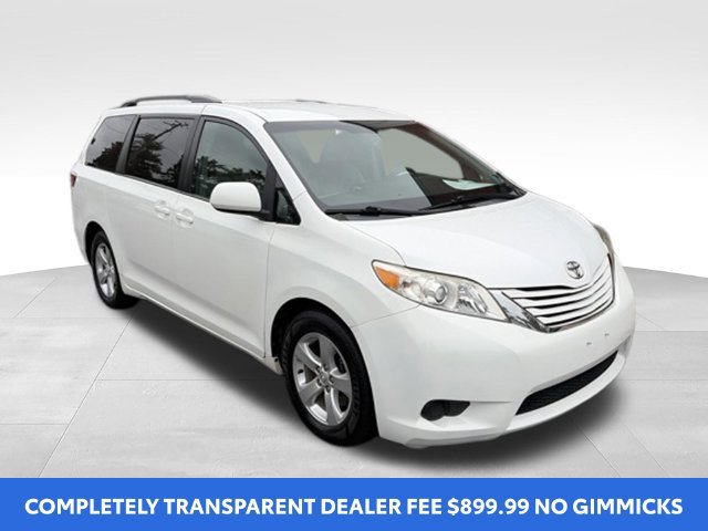 Used 2016 Toyota Sienna LE FWD image 2