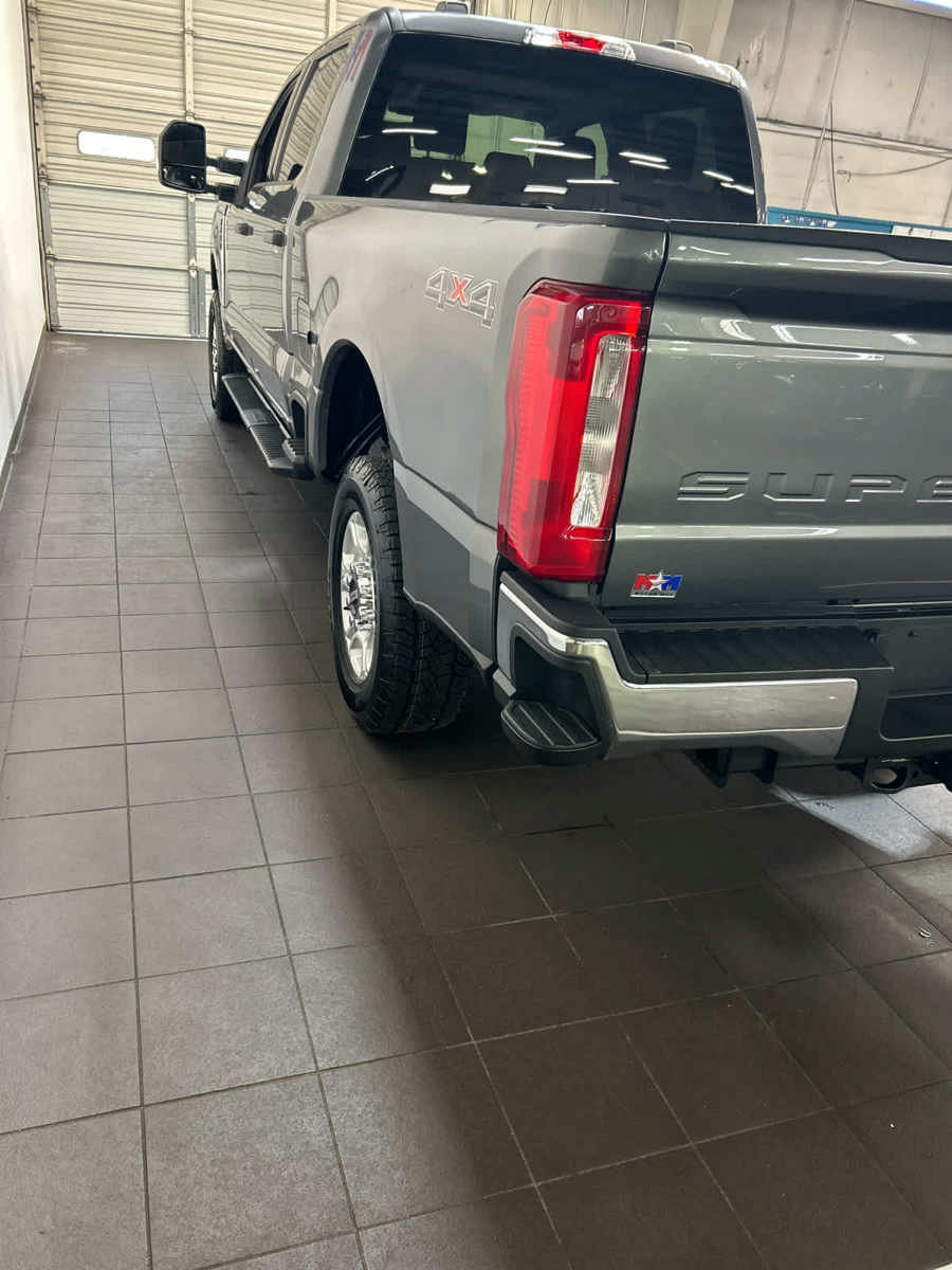 Used 2025 Ford F250 XLT AWD/4WD image 8