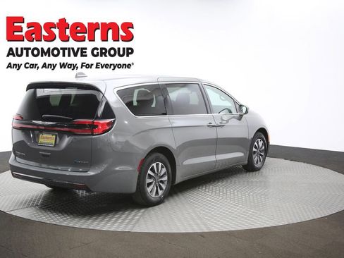 Used 2022 Chrysler Pacifica Touring-L FWD image 41