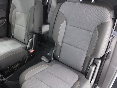 Used 2021 Chevrolet Traverse LT FWD image 18