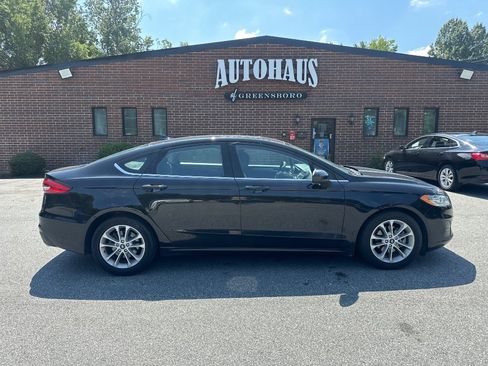 Used 2020 Ford Fusion SE FWD image 8