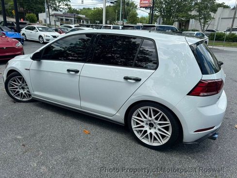 Used 2018 Volkswagen GTI SE image 3