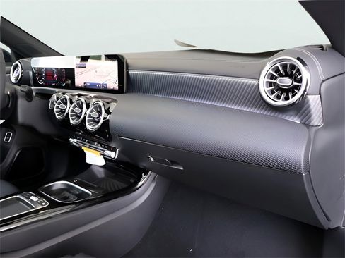 New 2025 Mercedes-Benz CLA 250 4MATIC image 18