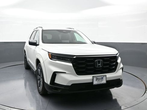 Certified 2023 Honda Pilot Sport image 3