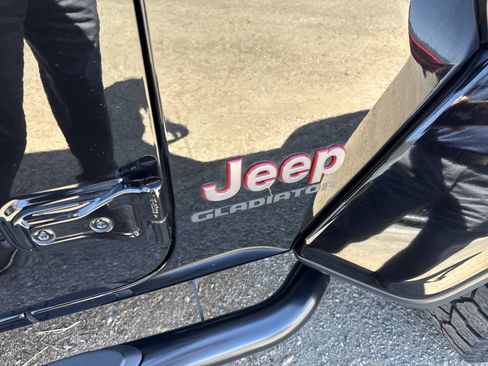 Used 2021 Jeep Gladiator Rubicon AWD/4WD image 18