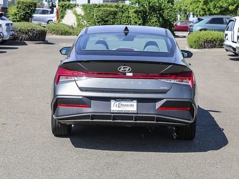 New 2025 Hyundai Elantra SEL FWD image 4