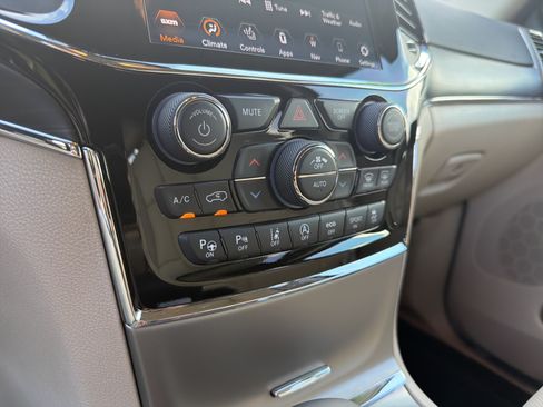 Used 2020 Jeep Grand Cherokee Limited w/ Luxury Group II RWD image 7