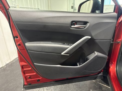 Used 2025 Toyota Corolla Cross XLE FWD image 19