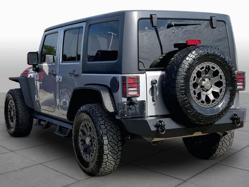 Used 2018 Jeep Wrangler Unlimited Rubicon w/ Connectivity Group AWD/4WD image 11