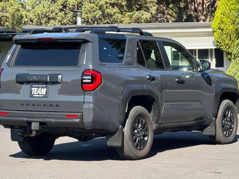 Used 2025 Toyota 4Runner SR5 AWD/4WD image 4