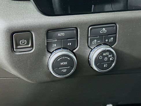 Used 2023 GMC Sierra 1500 Elevation image 17