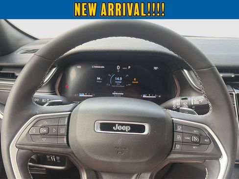 Used 2023 Jeep Grand Cherokee Altitude AWD/4WD image 9
