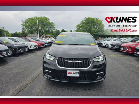 Used 2025 Chrysler Pacifica Select FWD image 13