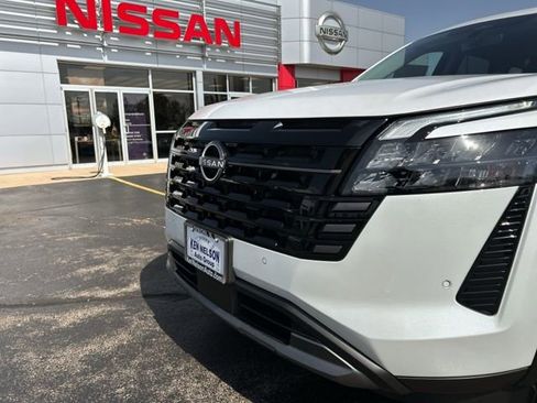 New 2026 Nissan Pathfinder SL AWD/4WD image 16