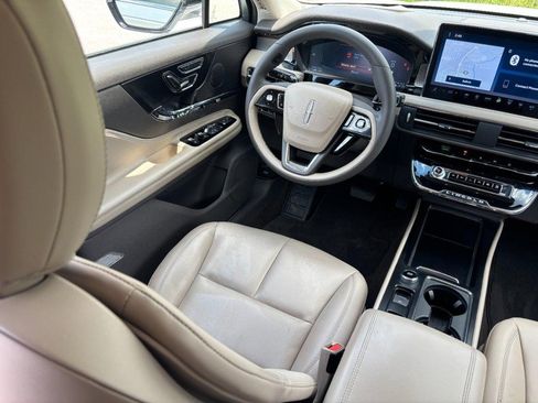 Used 2023 Lincoln Corsair FWD image 12