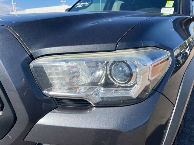 Used 2016 Toyota Tacoma TRD Off-Road w/ Premium & Technology Package AWD/4WD image 10
