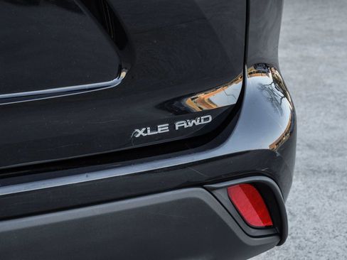 Used 2021 Toyota Highlander XLE image 59