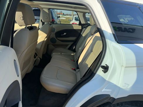 Used 2019 Land Rover Range Rover Evoque SE Premium image 21