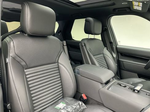 New 2026 Land Rover Discovery S AWD/4WD image 6