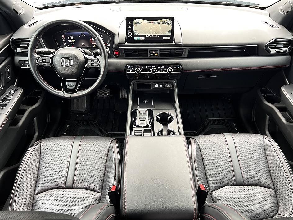Used 2025 Honda Pilot Black Edition image 18