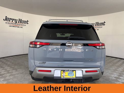 Used 2025 Nissan Pathfinder Platinum AWD/4WD image 6