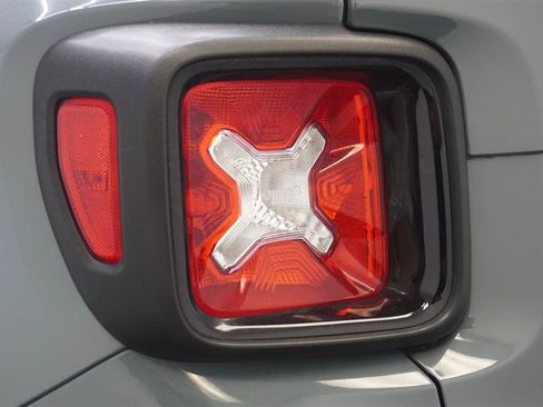 Used 2017 Jeep Renegade Altitude AWD/4WD image 41