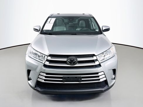 Used 2019 Toyota Highlander XLE w/ Protection Package #3 AWD/4WD image 2