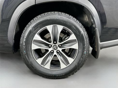 Used 2022 Toyota Highlander XLE AWD/4WD image 31