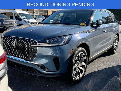 Used 2025 Lincoln Aviator AWD w/ Equipment Group 101A image 2