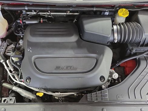 Used 2025 Chrysler Pacifica Limited FWD image 44