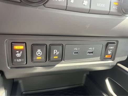 Used 2025 Nissan Frontier SV RWD image 13